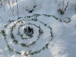 Bild vergrößert sich per Mausklick: Kunst im Schnee